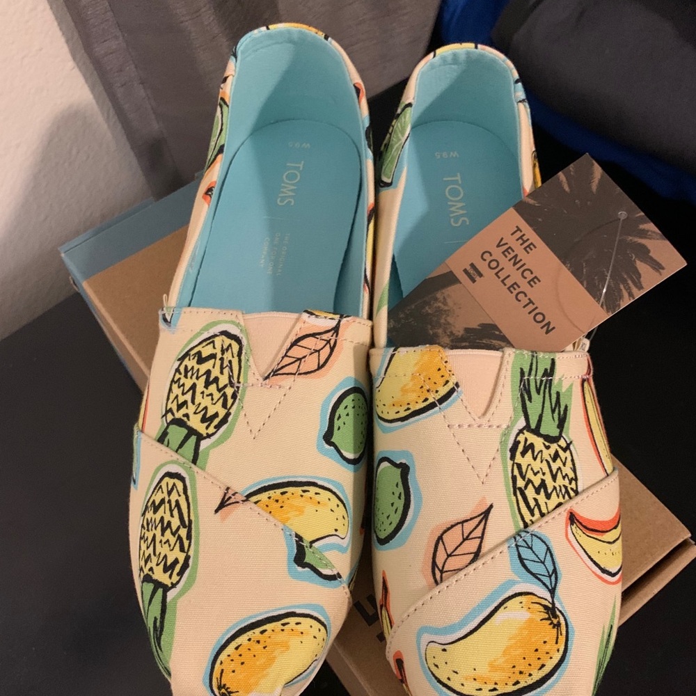 TOMS Venice collection Cuba Fruit pattern.